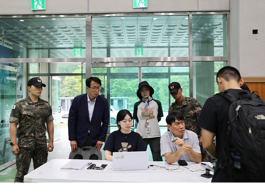 김성준 전북지방병무청장은 제35보병사단 현역병 입영 현장을 방문해 현역병으로 입영하는 장정들을 격려하고, 현역병 입영 진행과정을 참관하는 시간을 가졌다.