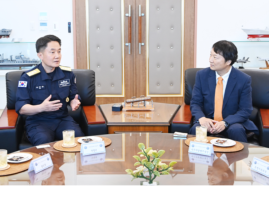이진우 제주지방병무청장은 해병대 제9여단과 해군 기동함대사령부를 방문해 국방 병력동원의 내실화를 위한 상호 협력 강화 등 병무행정 현안에 대해 논의했다.