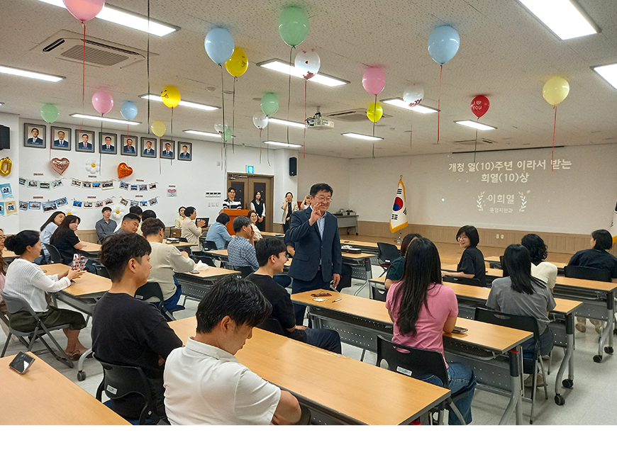 인천병무지청은 개청 10주년을 맞아 지난 10년을 돌아보고 전 직원이 소통 및 화합할 수 있는 시간을 만들기 위하여 개청 10주는 기념행사를 개최했다.