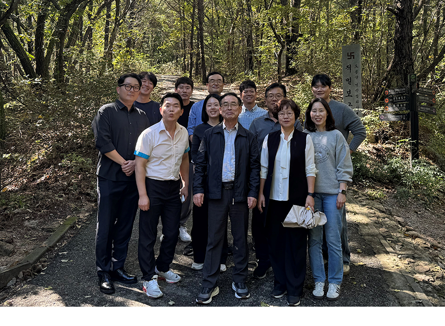 경기북부병무지청은 10월 16일 직원들의 소통과 화합을 위한 활동의 일환으로 가을 단풍길 걷기를 진행했다.