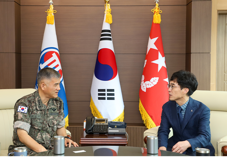 김정수 강원영동병무지청장은 3군단을 방문해 지역 수임군 부대와 소통을 통해 서로의 업무에 대한 폭넓은 이해와 관·군 간 긴밀한 협조 체계를 공고히 했다.