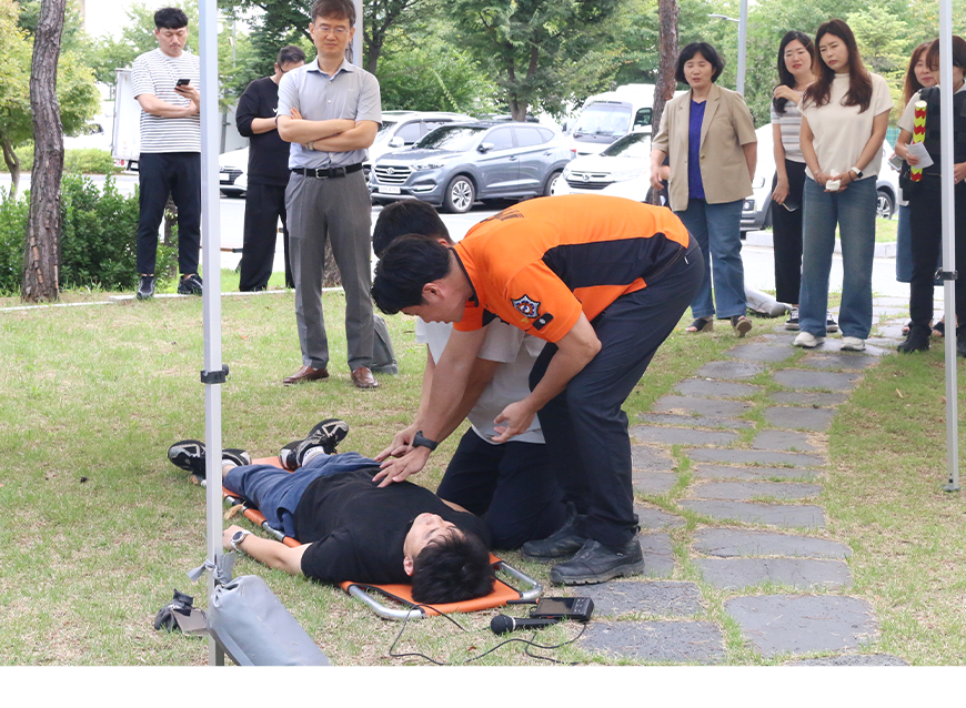 중앙병역판정검사소는 대구동부소방서와 안전의식 및 화재 대응능력 향상을 위해 소방훈련을 실시했다.