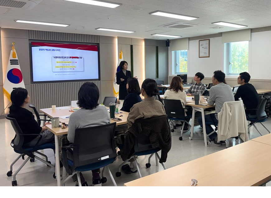 병무민원상담소는 상담직원의 불만민원 응대스킬과 친절마인드 함양 등을 위하여 외부 전문기관의 CS전문 교육훈련을 실시했다.