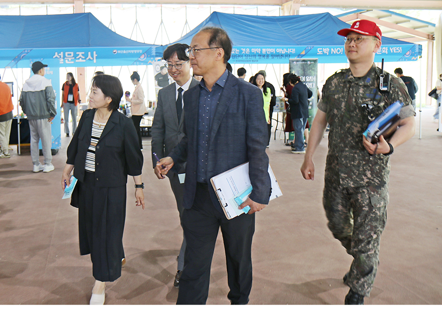 부산·울산지방병무청은 공군교육사령부에서 입영자와 가족 등 5,000여 명이 참여한 가운데 2025년도 현역병 입영문화제를 개최했다.