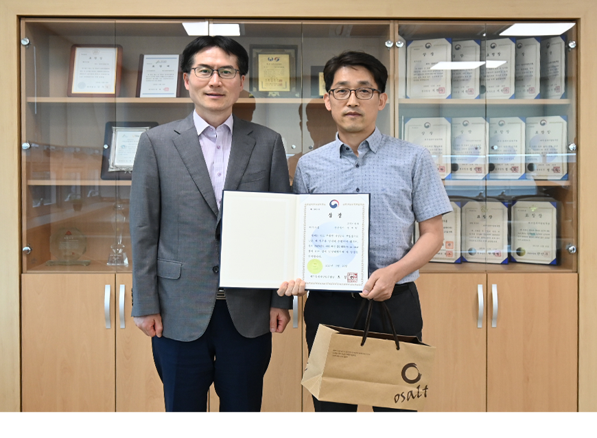 대구경북지방병무청은 상반기 자체 제안 경진대회에서 우수 제안자로 선정된 직원을 격려하고 기념촬영을 했다.